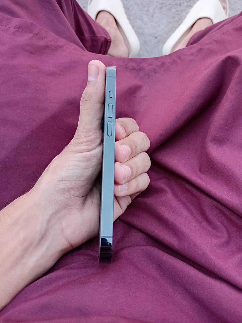 Apple iPhone 14 ProJv 4