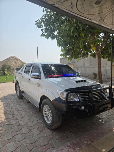 Toyota Hilux Vigo 2012 – Automatic 4x4