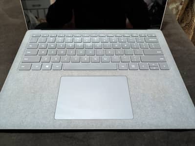 Microsoft Surface Laptop 4 - Ryzen 5 - 8/256 - 10 hours constant usage