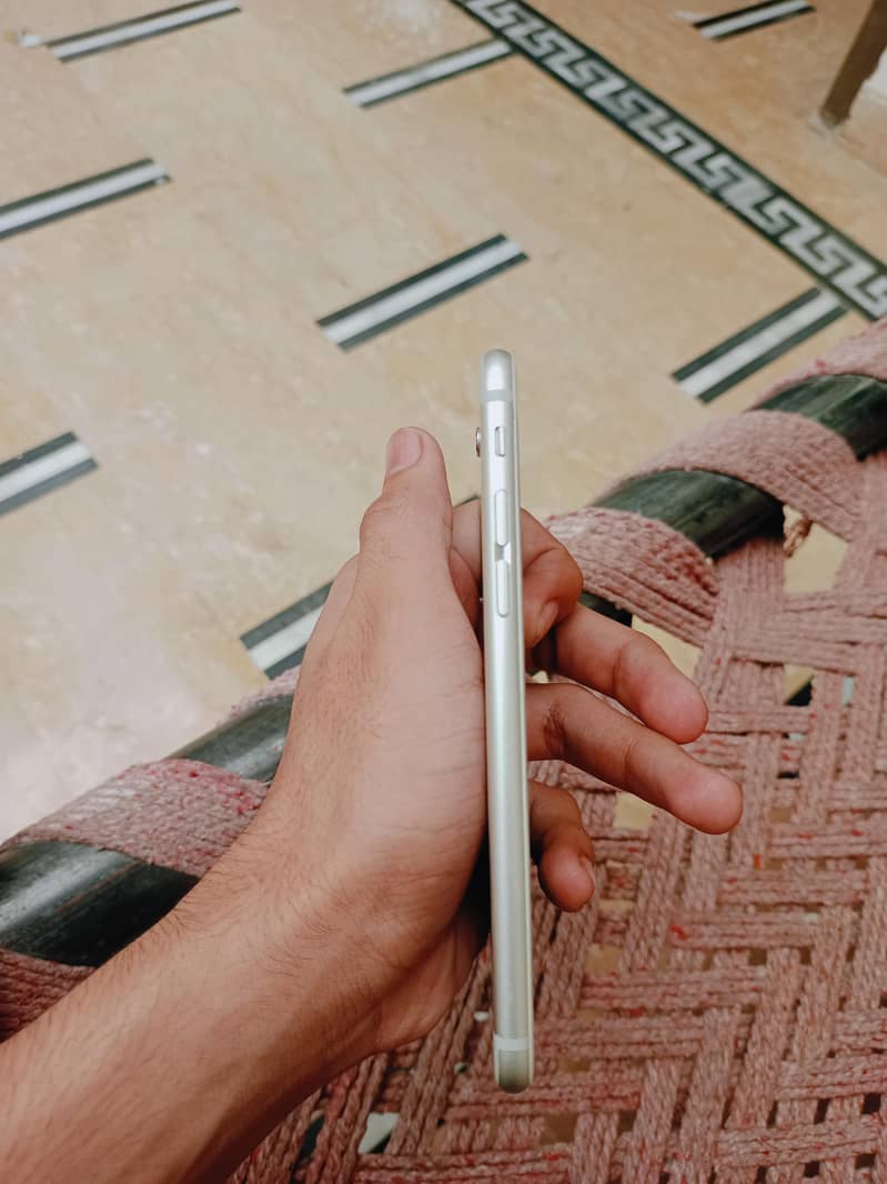 Apple iPhone 6S 4