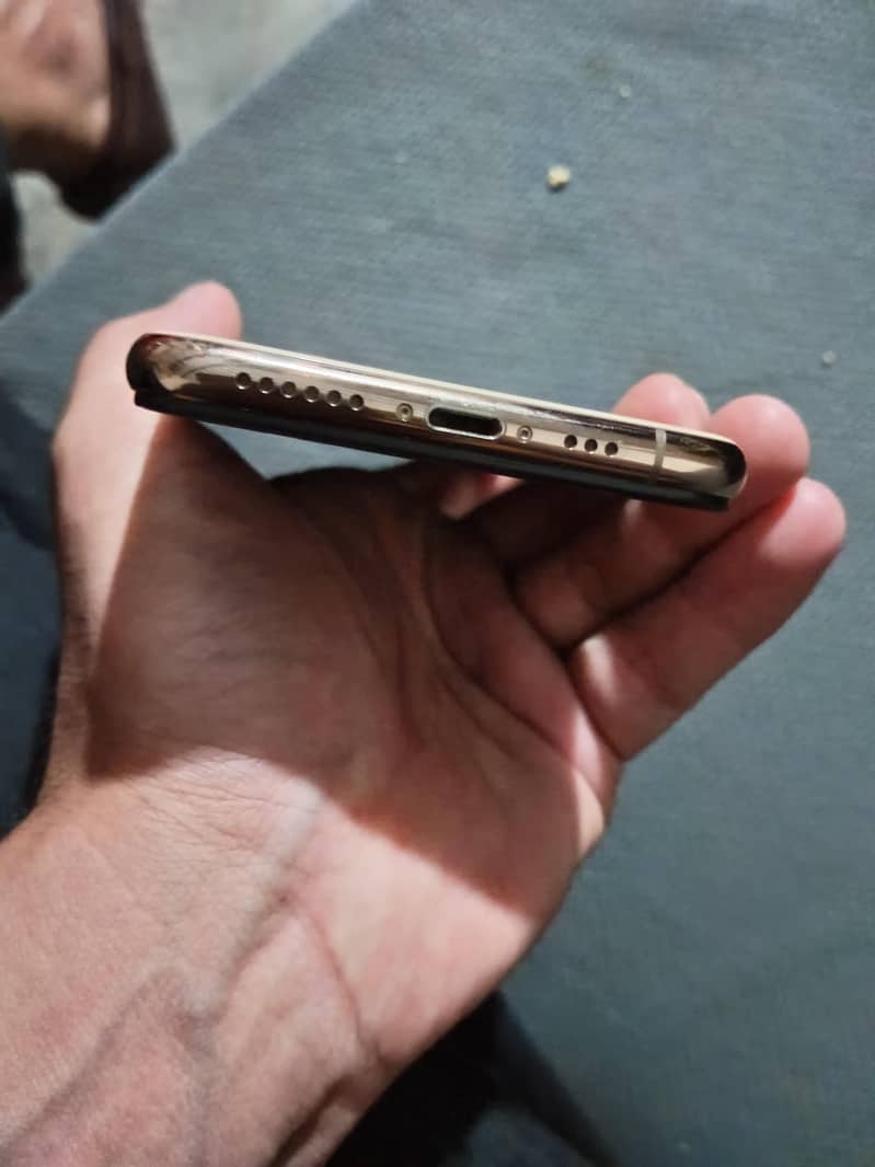 Apple iPhone XS 6