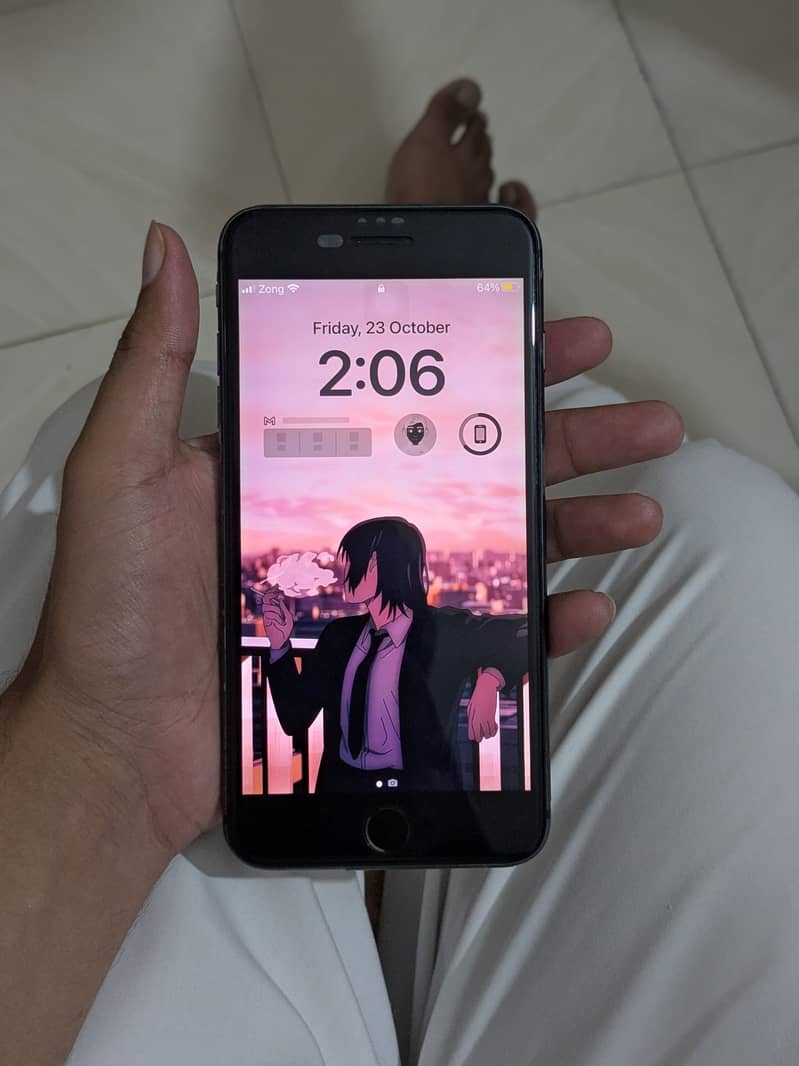 Apple iPhone 8 Plus 1