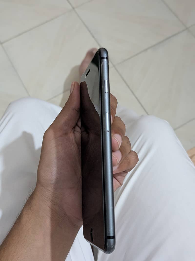 Apple iPhone 8 Plus 4