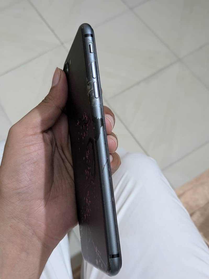 Apple iPhone 8 Plus 5