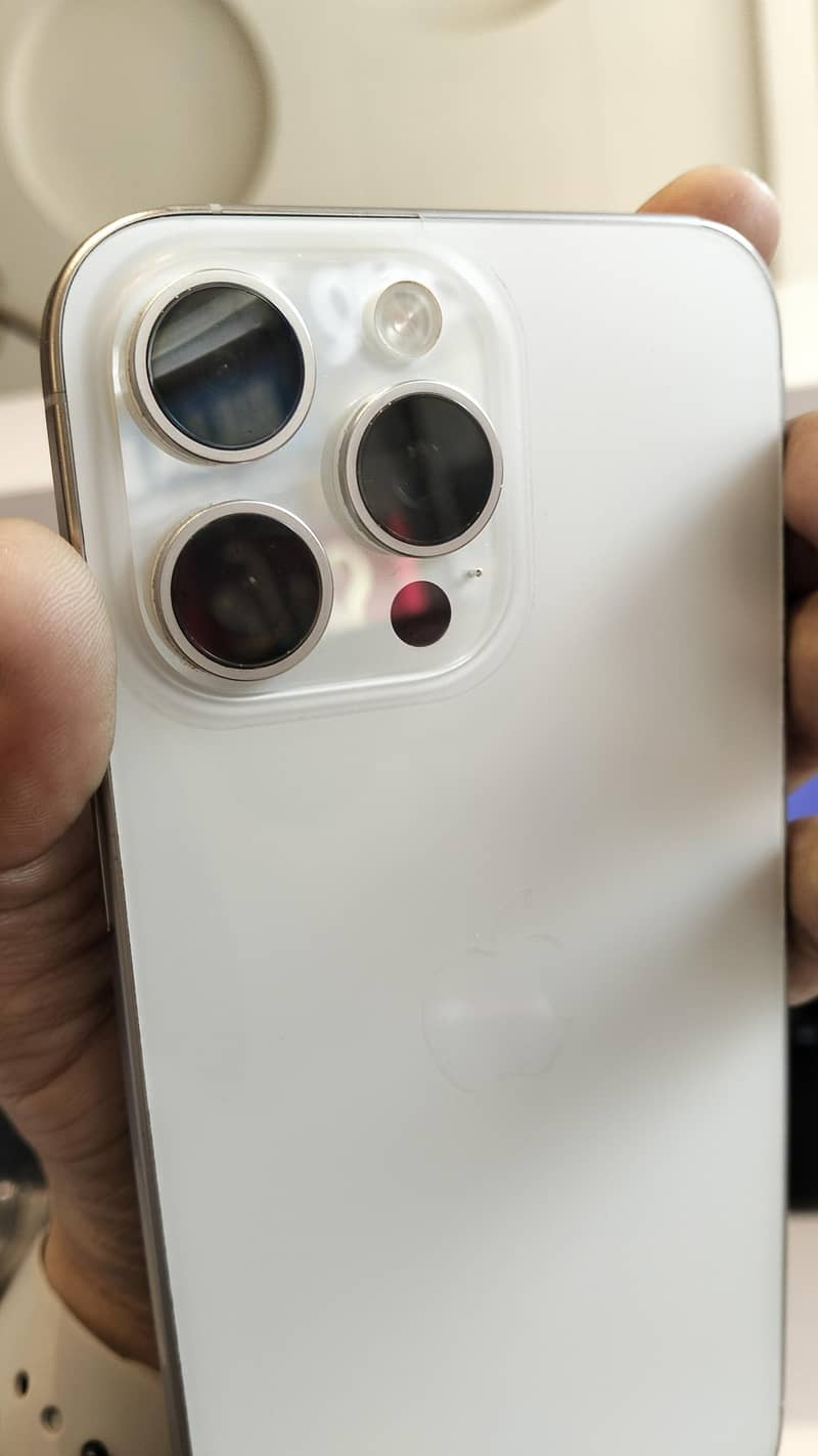 Apple iPhone 15 Pro Max 0