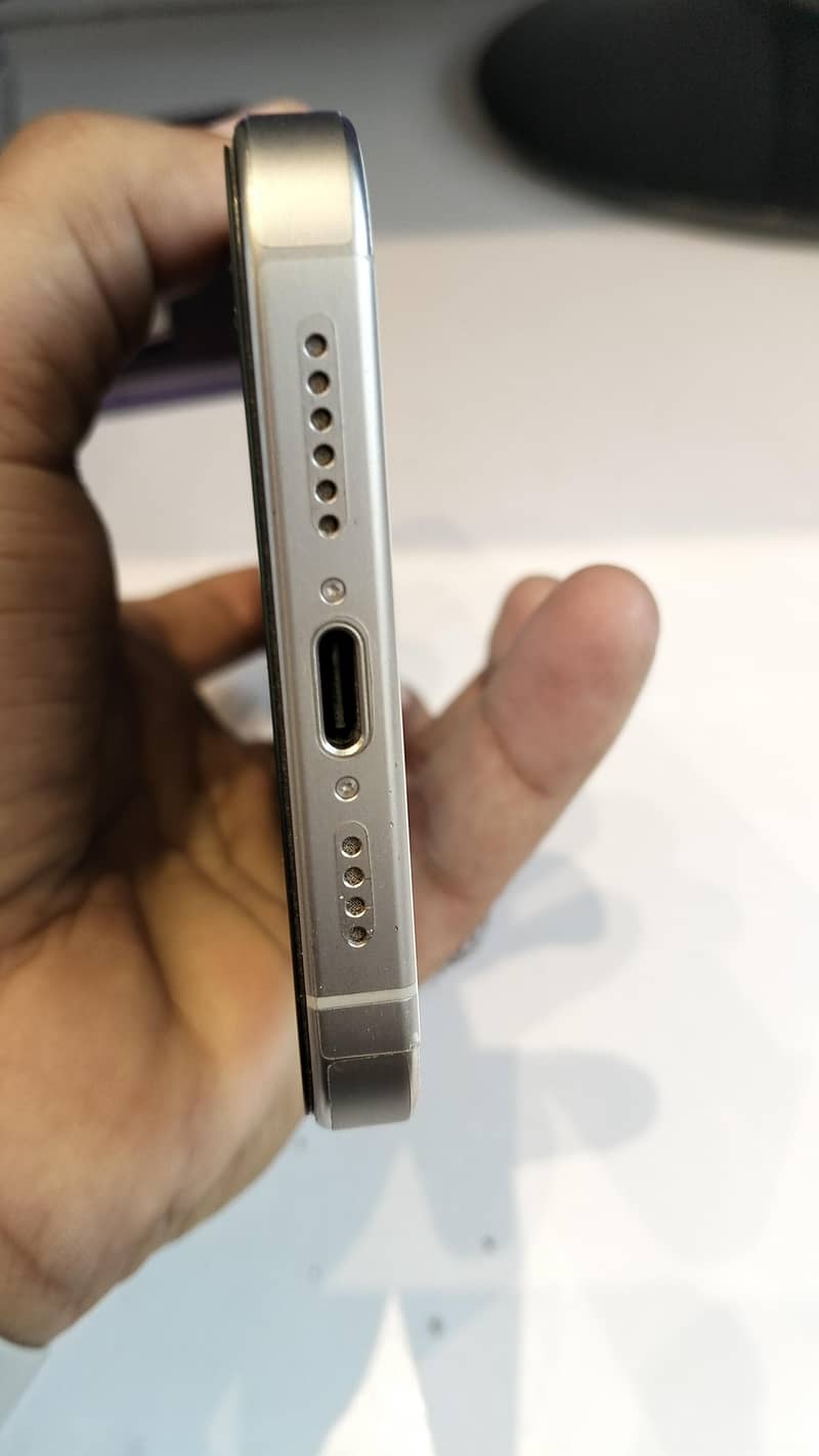 Apple iPhone 15 Pro Max 2