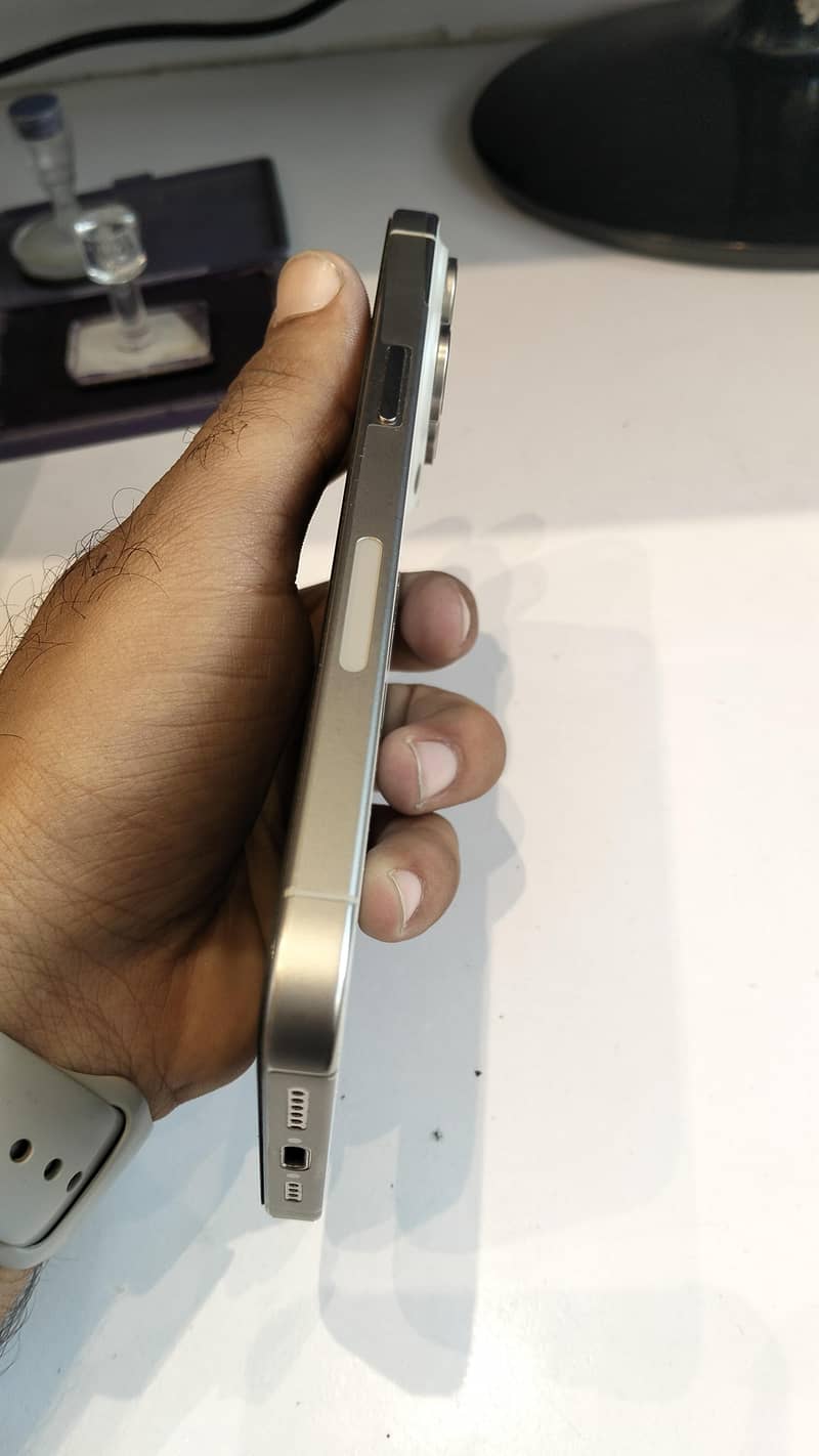 Apple iPhone 15 Pro Max 3