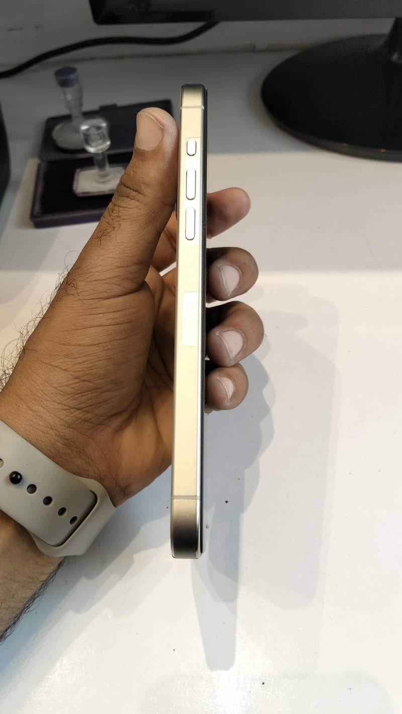Apple iPhone 15 Pro Max 5