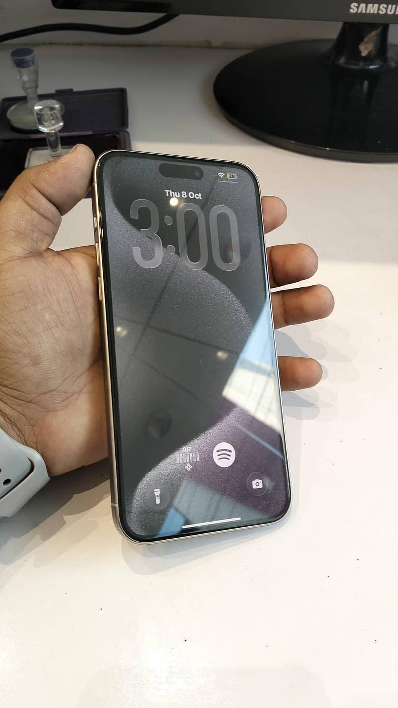 Apple iPhone 15 Pro Max 6