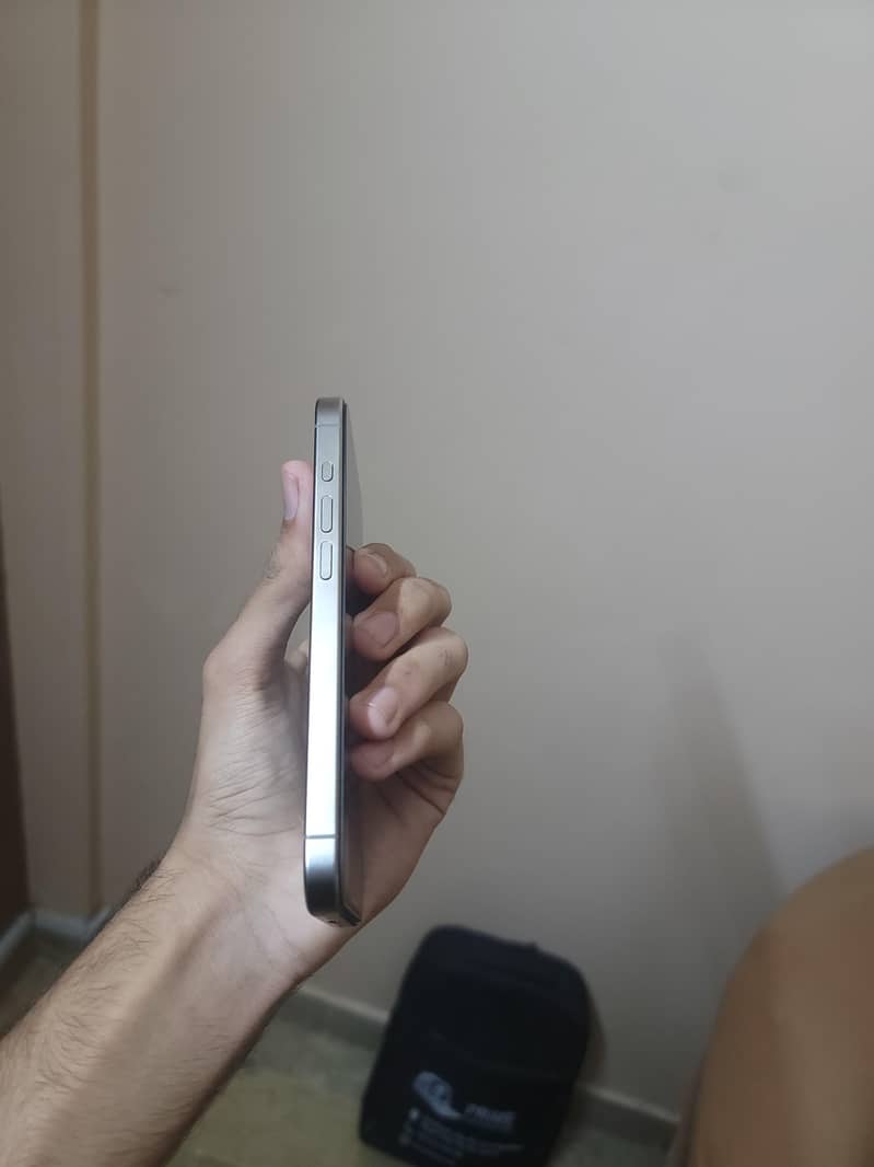 Apple iPhone 15 Pro 0