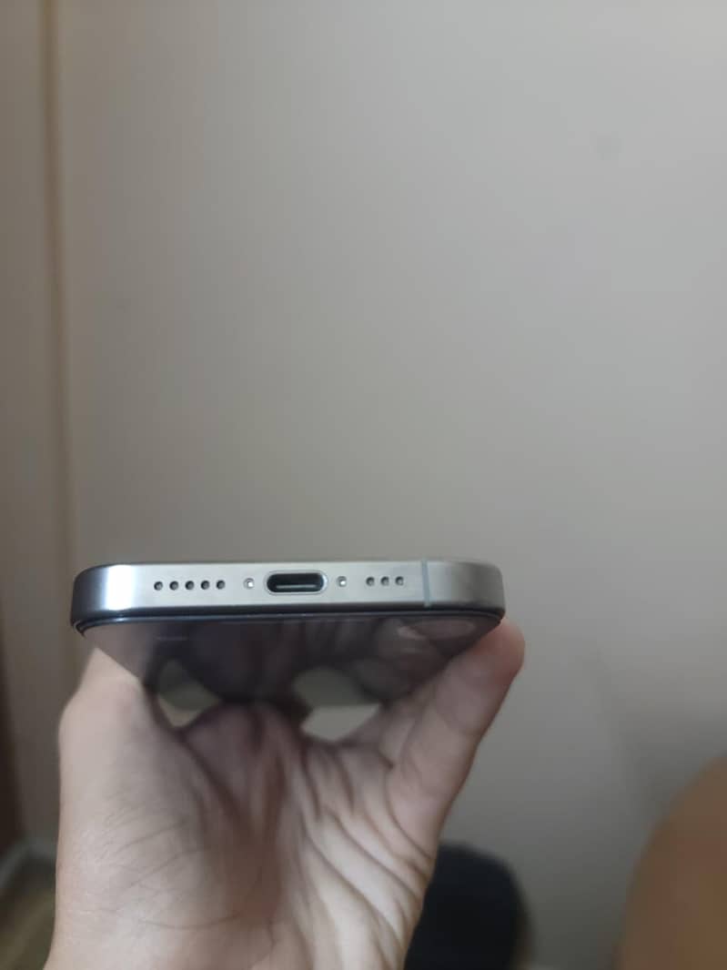 Apple iPhone 15 Pro 2