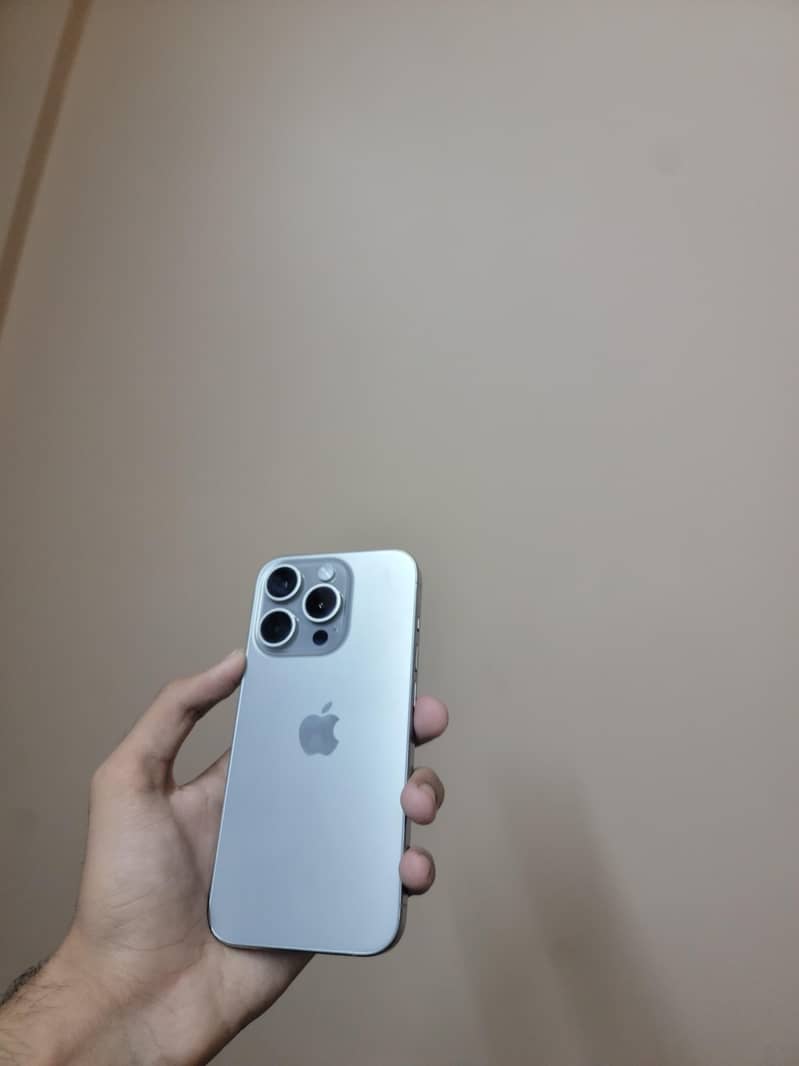 Apple iPhone 15 Pro 4
