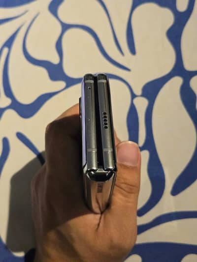 SAMSUNG GALAXY FOLD 1 5G - GCC SPECS 12GB / 512GB NON PTA