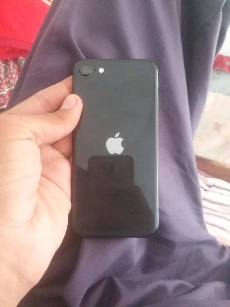 Apple iPhone SE2020 1