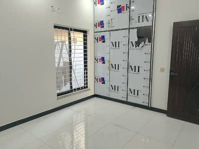 5 Marla Ready To Shift/Built 2.5 Story House For Sale, 4 Bedrooms, 4 Washrooms, Registry, In Etihad Town Phase1 Lahore.