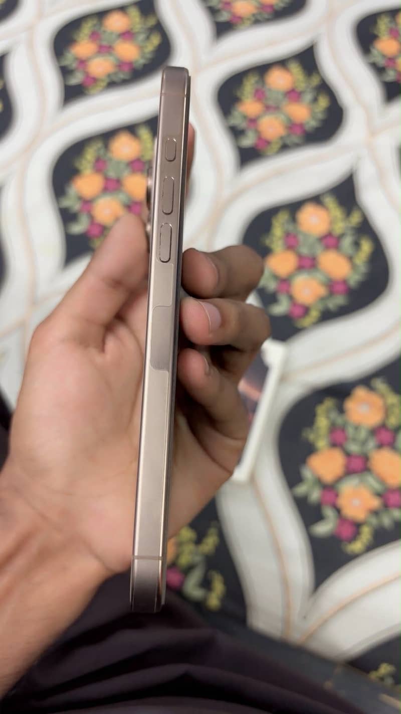 Apple iPhone 16 Pro Max 5