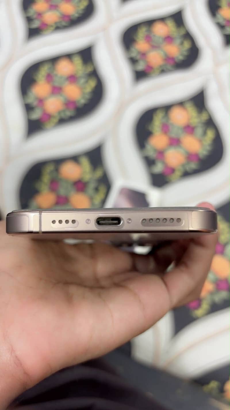 Apple iPhone 16 Pro Max 6