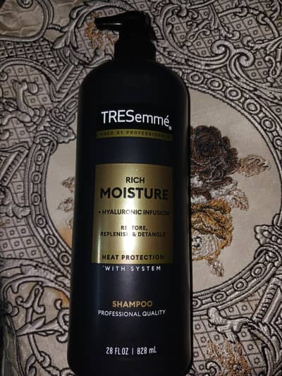 TRESemmé Rich Moisture Professional Shampoo - Large 828ml Bottle