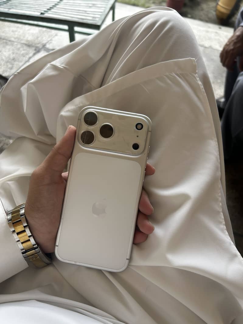 Apple iPhone 17 Pro Max 3