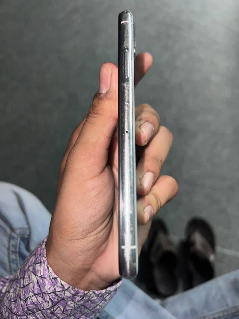Apple iPhone X 5