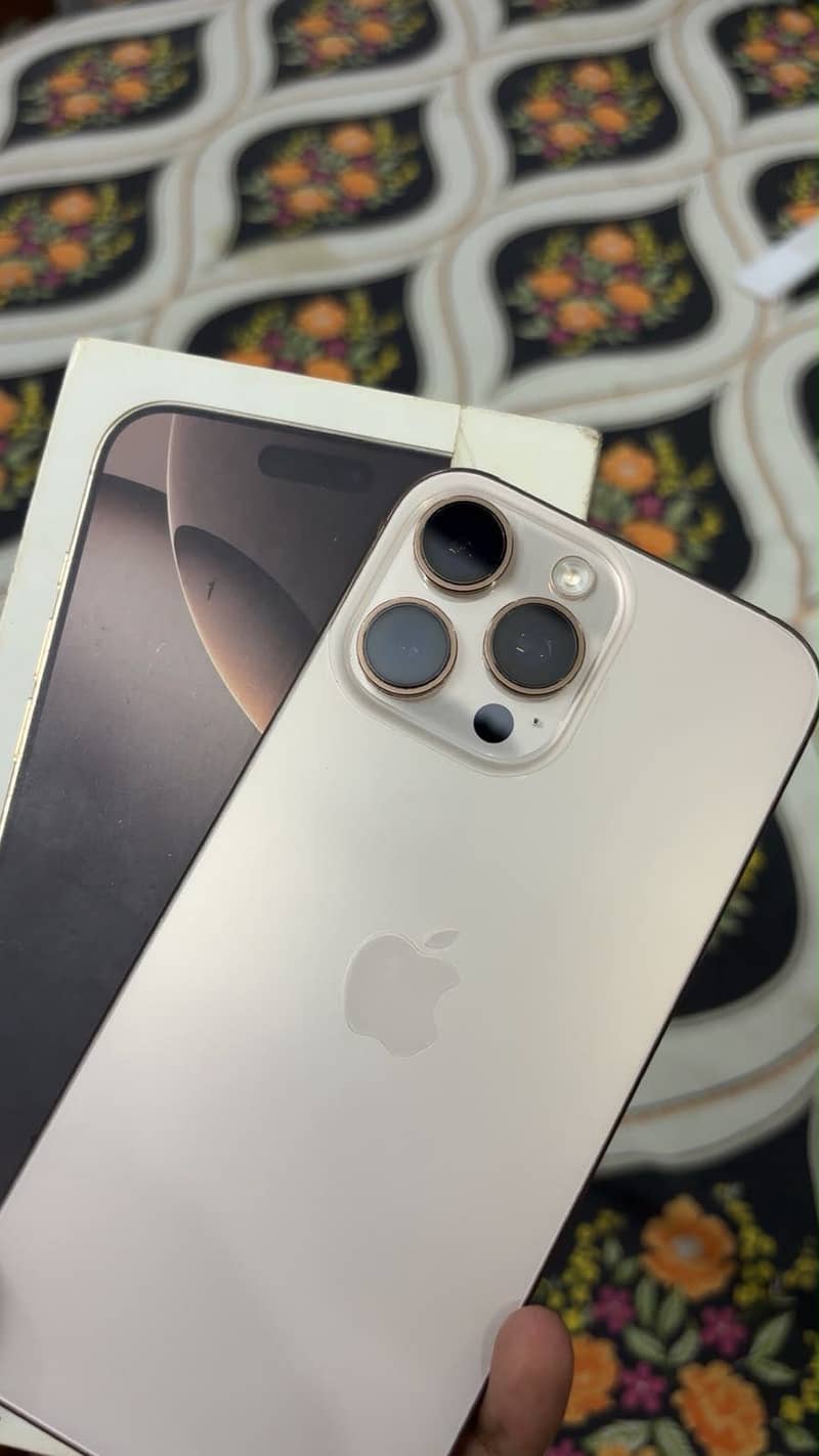 Apple iPhone 16 Pro Max 0