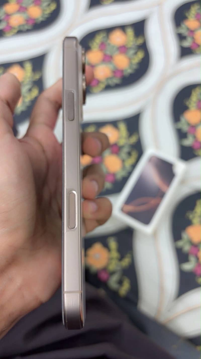 Apple iPhone 16 Pro Max 2