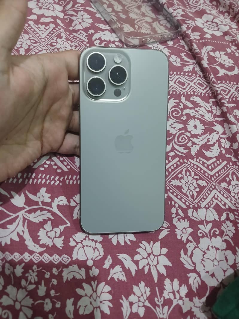 Apple iPhone 15 Pro Max 0