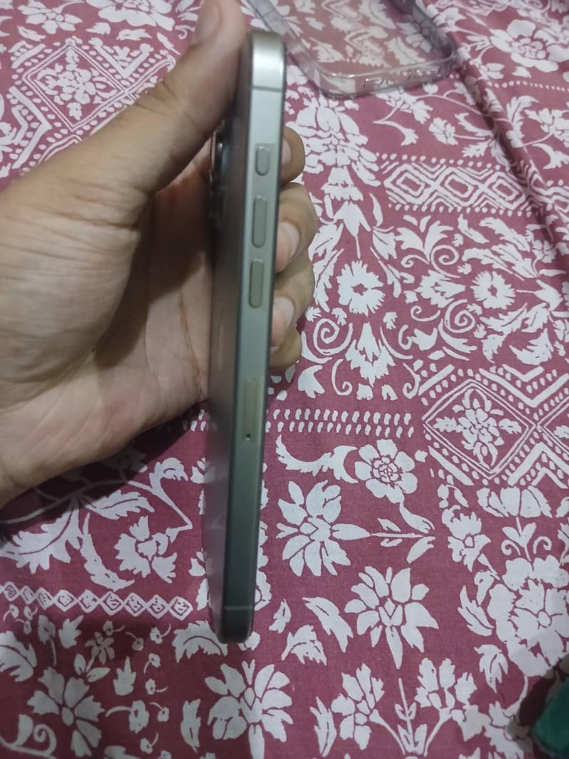 Apple iPhone 15 Pro Max 1