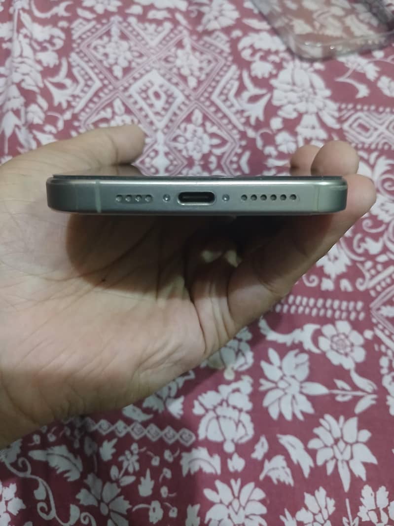 Apple iPhone 15 Pro Max 2