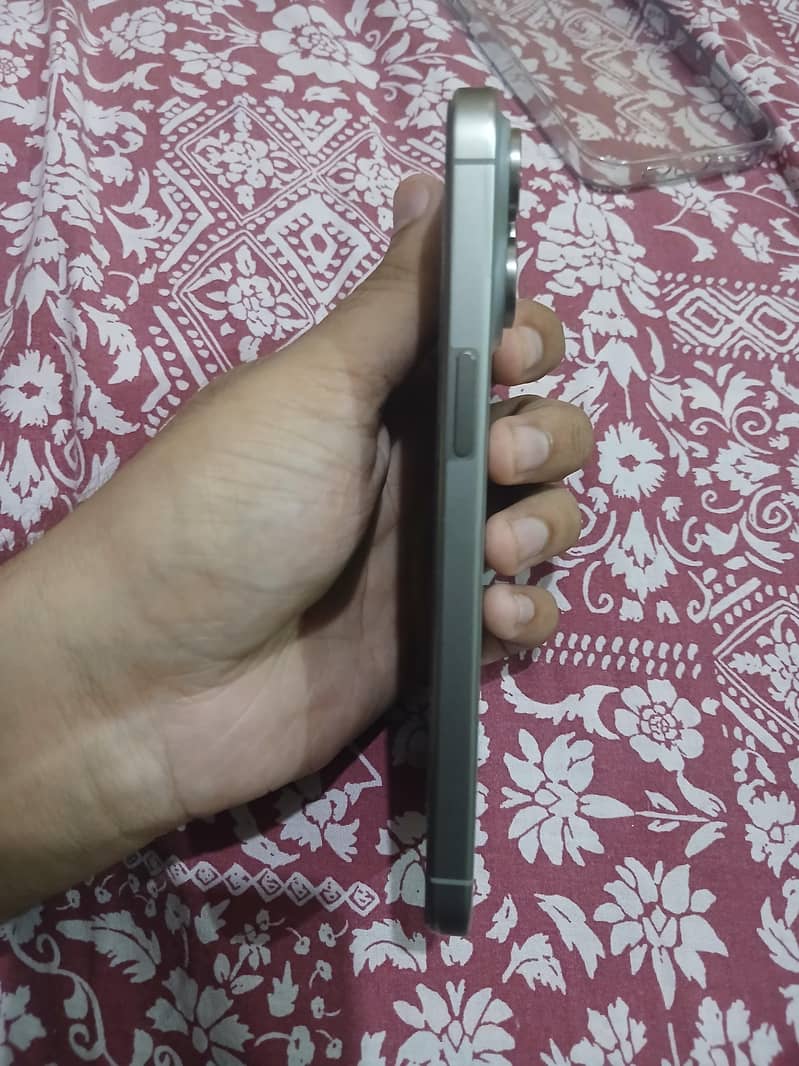 Apple iPhone 15 Pro Max 3