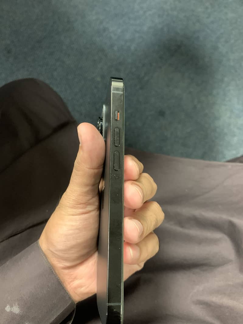 Apple iPhone 14 Pro 2