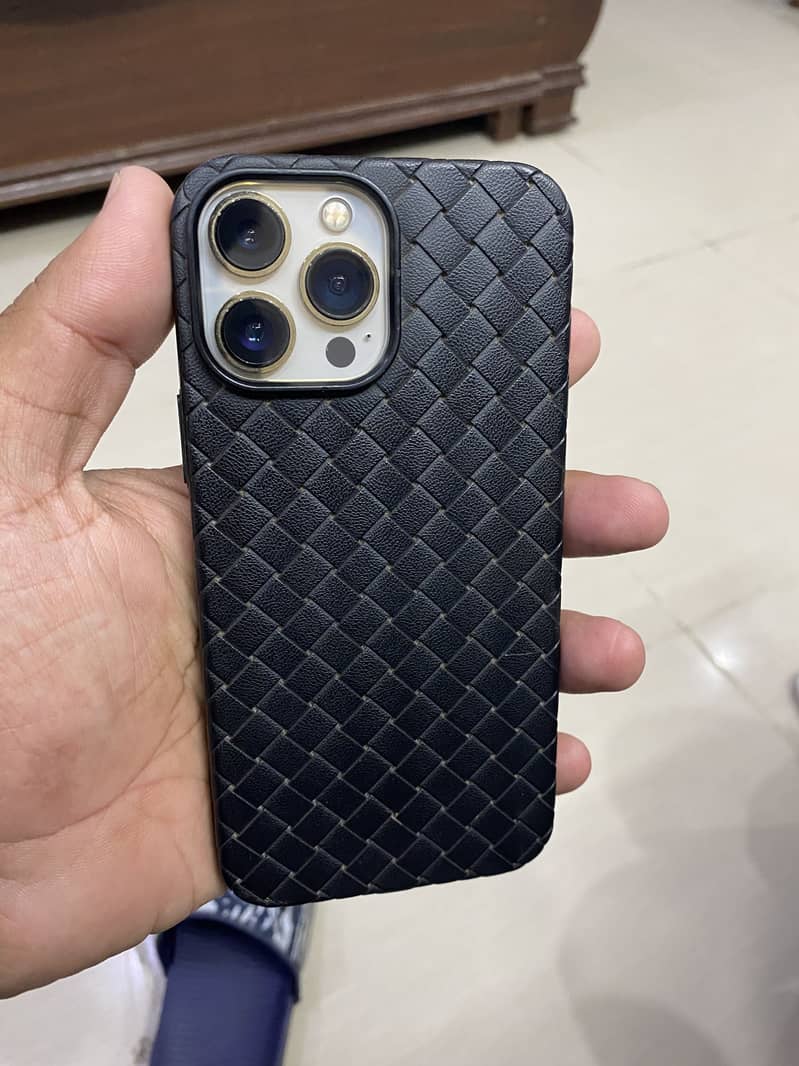 Apple iPhone 13 Pro Max 2