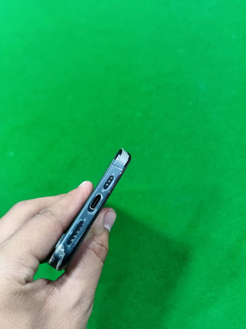 Apple iPhone 15 Pro Max 2