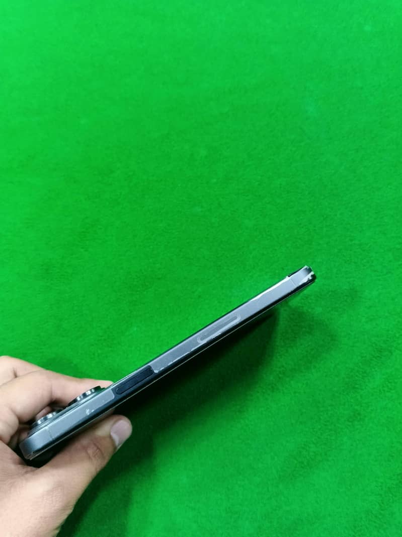 Apple iPhone 15 Pro Max 3