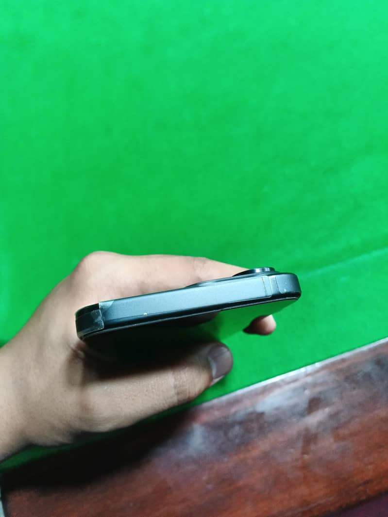 Apple iPhone 15 Pro Max 4