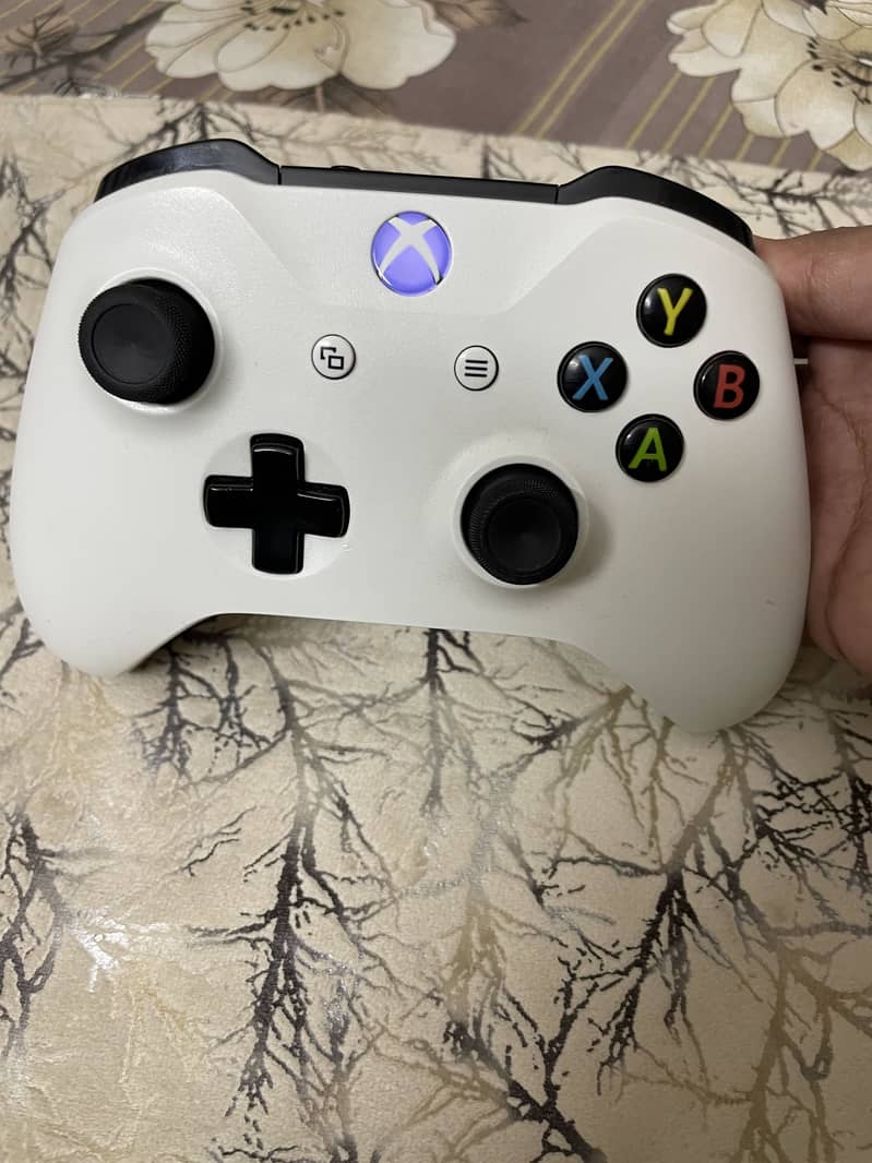 Xbox one s controller 1