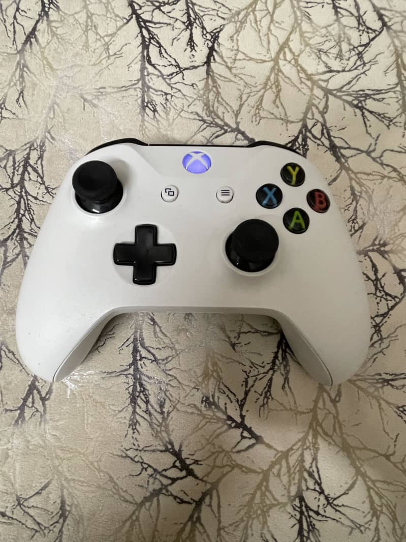 Xbox one s controller 2