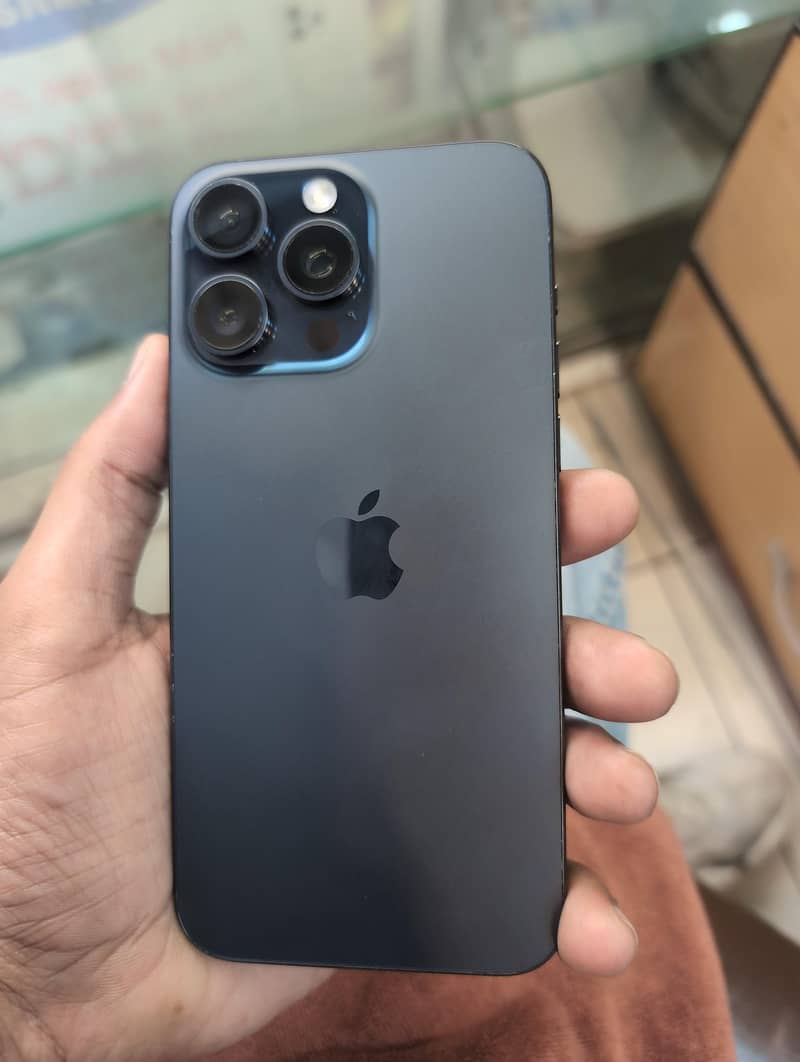 Apple iPhone 15 Pro Max 1