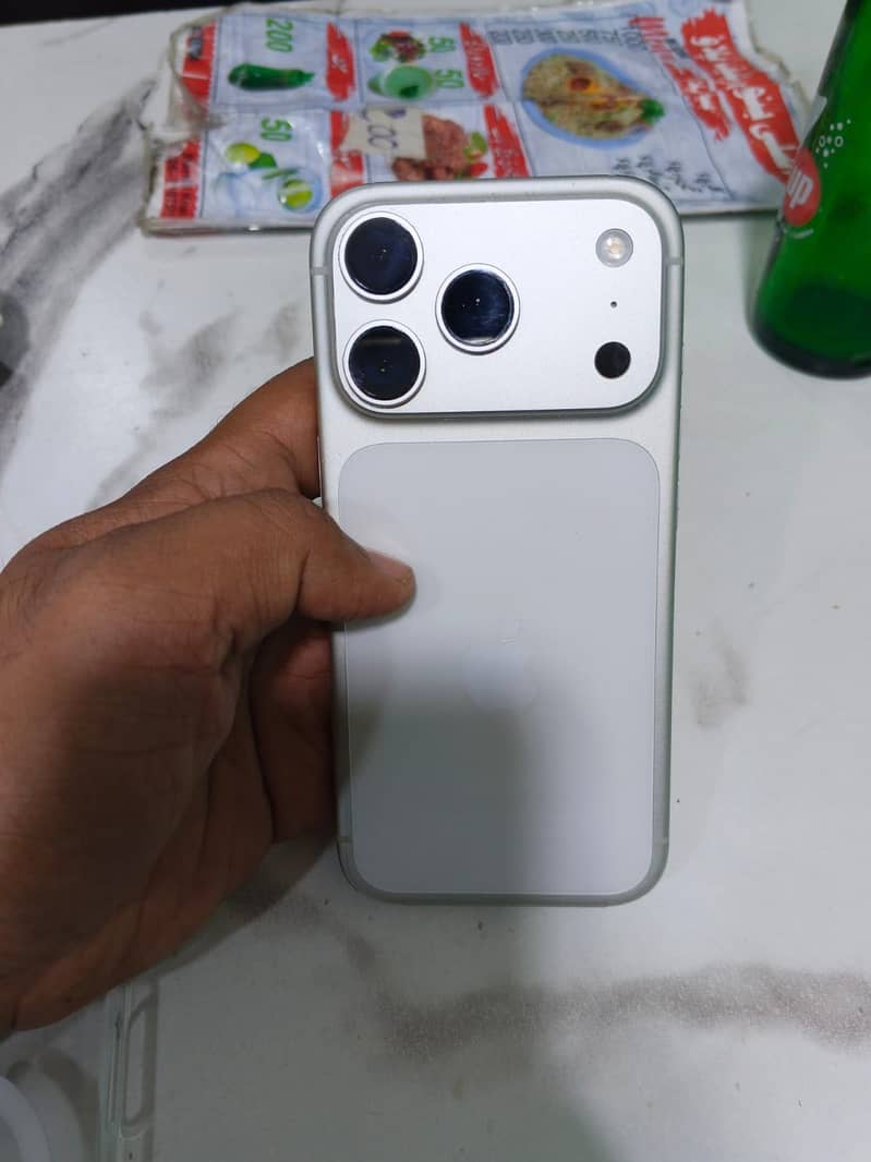 Apple iPhone 17 Pro 0