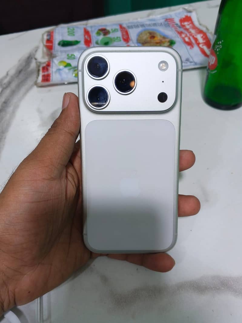 Apple iPhone 17 Pro 3