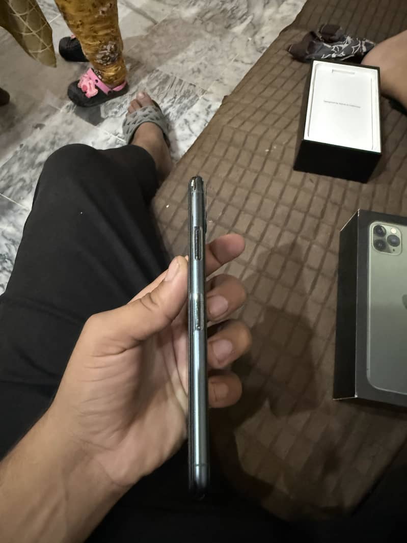 Apple iPhone 11 Pro Max 2