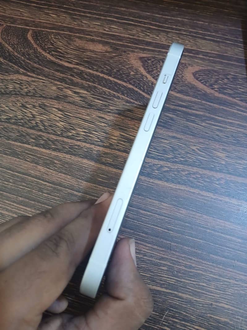 Apple iPhone 13 2