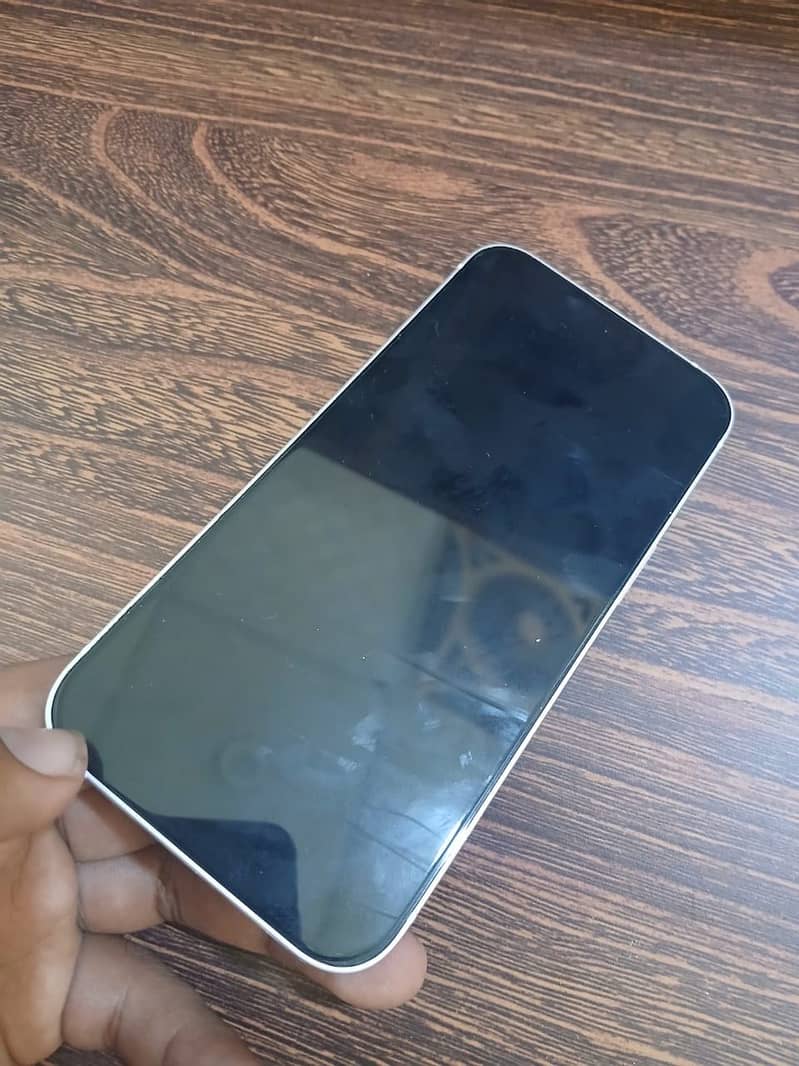 Apple iPhone 13 4