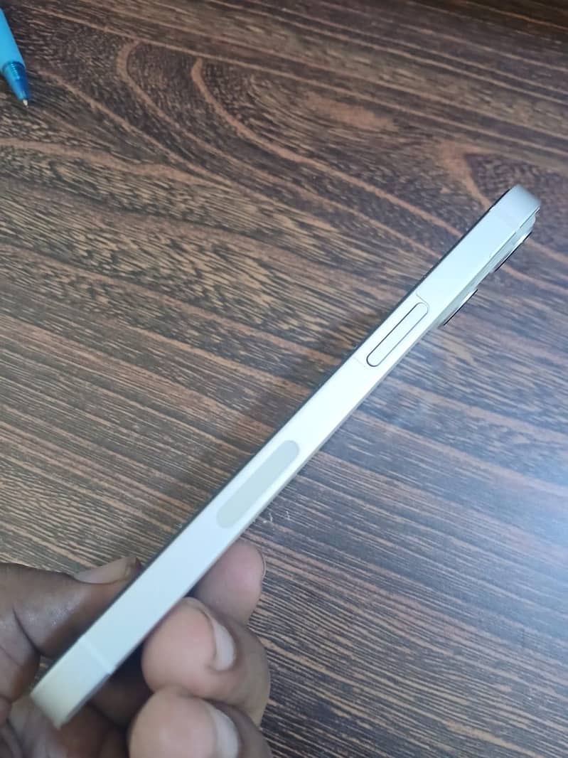 Apple iPhone 13 5