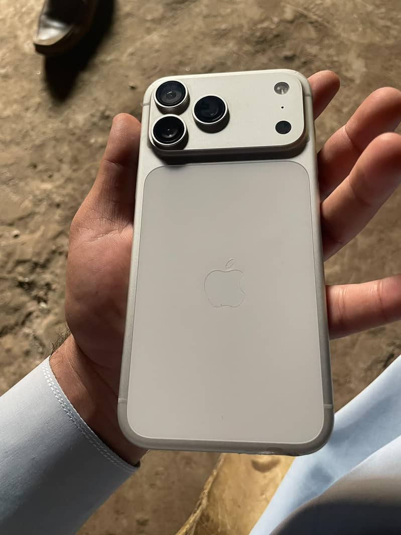 Apple iPhone 17 Pro Max 2