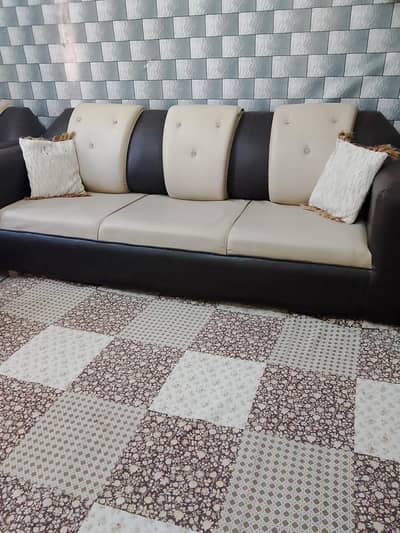 5 Seater Leather Sofa – Good Condition