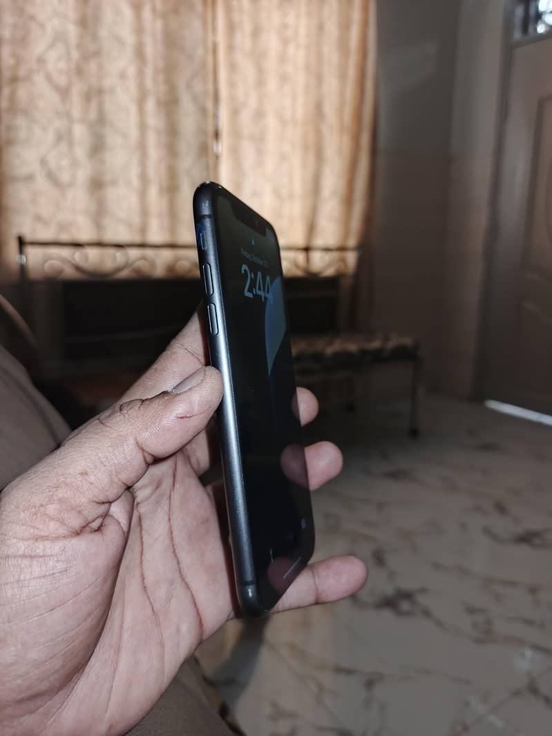 Apple iPhone 11 3