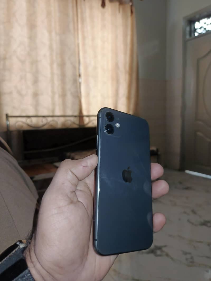 Apple iPhone 11 4