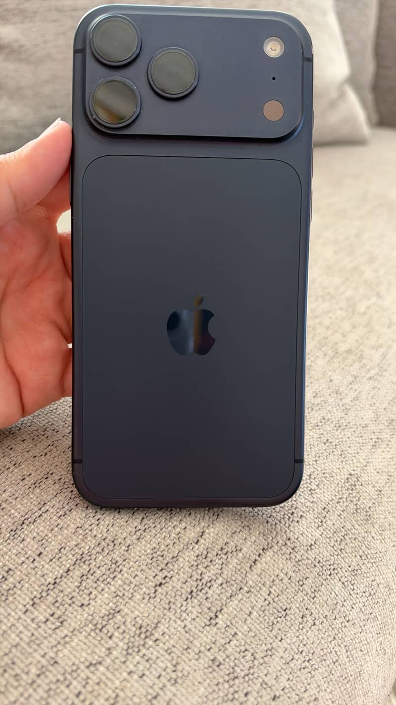 Apple iPhone 17 Pro Max 1