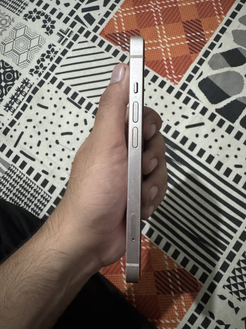 Apple iPhone 13 2